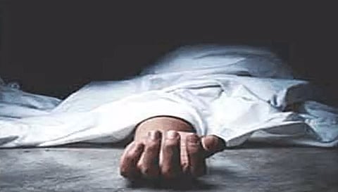 சில்லி சிக்கன் வாங்க சென்ற தொழிலாளி மோட்டார் சைக்கிள் மோதி பலி