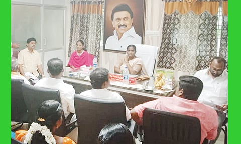 திருமங்கலம் நகராட்சி கூட்டம் தலைவர் ரம்யா முத்துக்குமார் தலைைமயில் நடைபெற்றபோது எடுத்தபடம்.