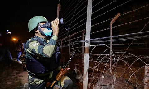 பஞ்சாப் எல்லை வழியாக இந்தியாவுக்குள் ஊடுருவ முயன்ற பாகிஸ்தான் வாலிபர் சுட்டுக்கொலை