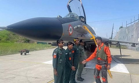ஸ்ரீநகரில் MiG-29 போர் விமானங்கள் குவிப்பு