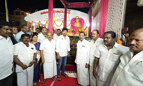 குன்றத்தூர் அருகே கருணாநிதிக்கு சிலை- அமைச்சர் உதயநிதி ஸ்டாலின் திறந்துவைத்தார்