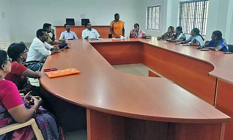 கூட்டம் நடைபெற்ற காட்சி.