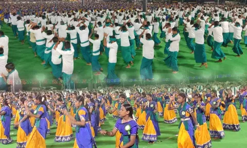 உலக சாதனைக்காக பவளக்கொடி வள்ளி கும்மியாட்டம்- 2000 பேர் பங்கேற்பு