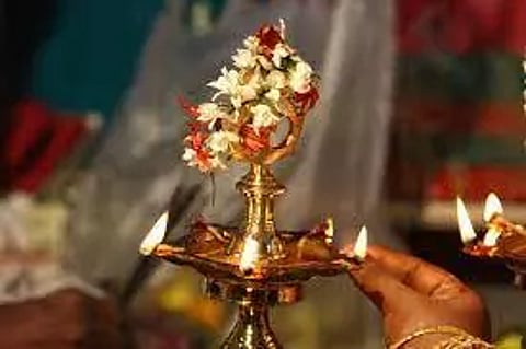 கடலூர் மஞ்சக்குப்பம் புத்துமாரியம்மன் கோவிலில் நாளை திருவிளக்கு பூஜை