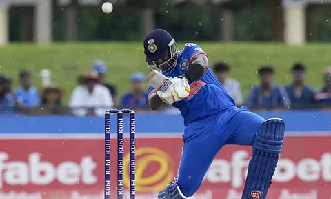 சூர்யகுமார் யாதவ் அரை சதம் - வெஸ்ட் இண்டீஸ் வெற்றிபெற 166 ரன்களை இலக்காக நிர்ணயித்தது இந்தியா