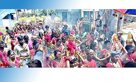 தீச்சட்டி, முளைப்பாரி எடுத்து பக்தர்கள் நேர்த்திக்கடன்