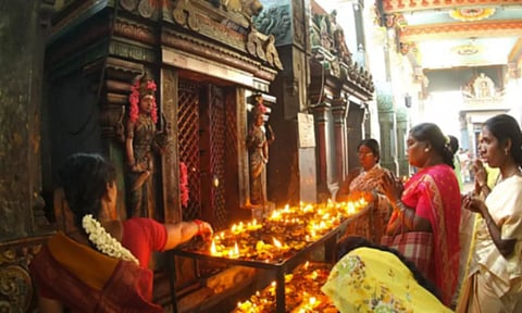 தீபம் ஏற்றி வழிபாடு