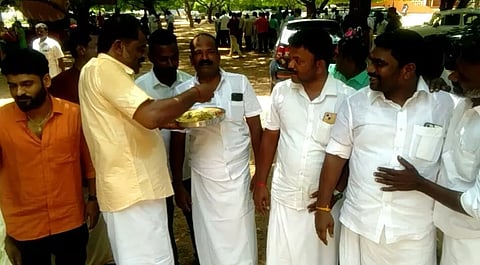 முன்னாள் பள்ளி மாணவர்கள் சந்திப்பு