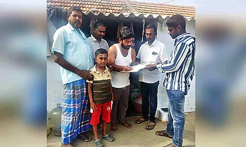 உறுப்பினர்கள் சேர்க்கை நிகழ்ச்சி நடைபெற்றக் காட்சி.