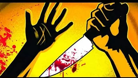 பேட்டையில் டாஸ்மாக் பார் ஊழியருக்கு கத்திக்குத்து - தந்தை, மகன்களுக்கு போலீசார் வலைவீச்சு