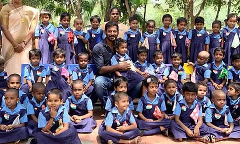 குழந்தைகளுடன் சுதந்திர தினத்தை கொண்டாடிய விஷால்