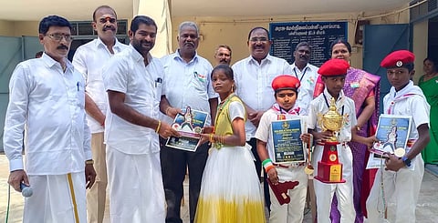 அரசு பள்ளியில் சுதந்திர தின விழா கொண்டாட்டம்