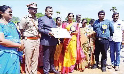 ஆலங்குளம் யூனியன் சேர்மனுக்கு விருது