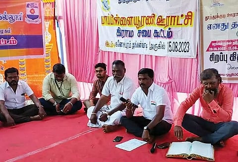 மாப்பிள்ளையூரணி ஊராட்சியில் கிராம சபை கூட்டம் நடந்த காட்சி.