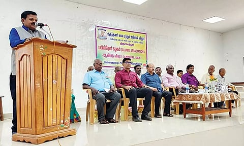 ஆதித்தனார் கல்லூரியில் பயின்றோர் கழக ஆண்டு விழா நடைபெற்ற போது எடுத்த படம்.