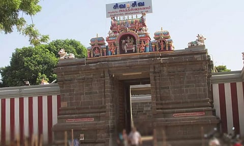 வில்லிவாக்கம் அகஸ்தீஸ்வரர் கோவிலில் கைப்பிடி மண் எடுக்க முயன்ற பா.ஜனதா கட்சியினர் 50 பேர் கைது