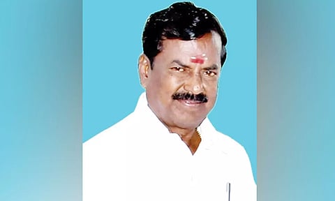 அன்னவாசல் அ.தி.மு.க. ஒன்றிய செயலாளர் விபத்தில் பலி