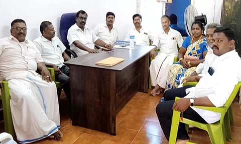 23 ஊராட்சி மன்ற தலைவர்களின் அவசர கூட்டம் நடைபெற்ற போது எடுத்த படம்.