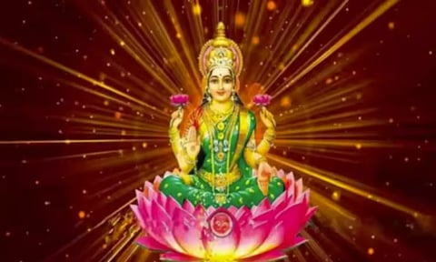 மகாலட்சுமியை எவ்வாறு வணங்கினால் நிறைய செல்வம் கிடைக்கும்?