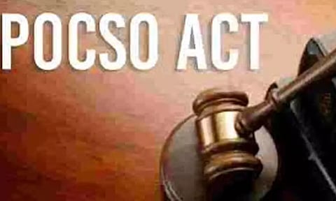 கேரளாவில் போக்சோ புகார் கூறிய சிறுமியை கத்தியால் குத்தி விட்டு தற்கொலை செய்த தொழிலாளி