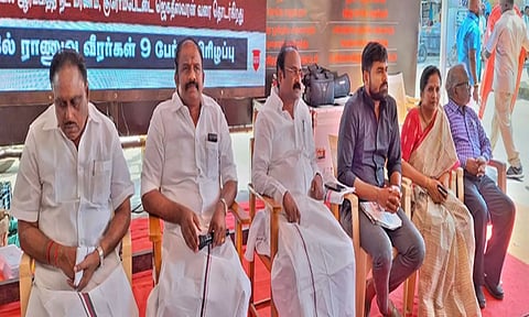 கள்ளக்குறிச்சியில் தி.மு.க. சார்பில் நடைபெற்ற உண்ணாவிரதத்தில் எம்.எல்.ஏ.க்கள் உதயசூரியன், வசந்தம் கார்த்திகேயன் பங்கேற்றனர்.