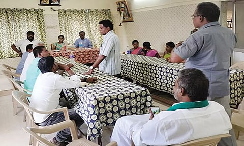 பேரூராட்சி கூட்டத்தில் கலந்து கொண்டவர்கள்.