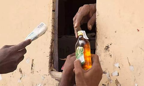 மது விற்பனை செய்த கணவன்- மனைவி கைது