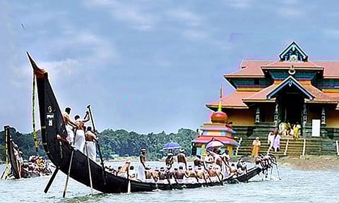 சம்பகுளம் பாம்பு படகு போட்டி