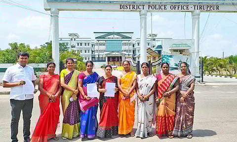 மனு கொடுக்க வந்தவர்களை படத்தில் காணலாம். 