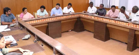 ஆலோசனை கூட்டத்தில் வெங்கடேசன் எம்.பி., மேயர் இந்திராணி ஆகியோர் கலந்து கொண்டனர்.