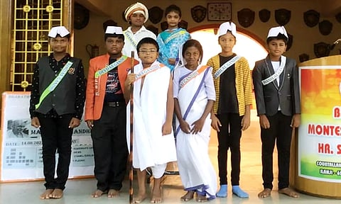 சுதந்திர போராட்ட தியாகிகளை போல் வேடம் அணிந்து நிகழ்ச்சியில் கலந்து கொண்ட மாணவ, மாணவிகளை படத்தில் காணலாம்.