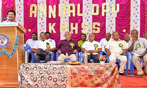 விழாவில் திருச்செந்தூர் உதவி கலெக்டர் குருச்சந்திரன் பேசிய போது எடுத்தபடம்.