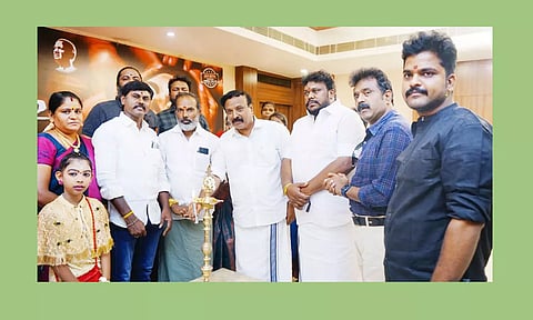 மதுரை காளவாசலில் உள்ள தனியார் விடுதியில் பூங்கொடி புதிய திரைப்படத்தின் பூமி பூஜை விழா நடைபெற்றபோது எடுத்தபடம்.