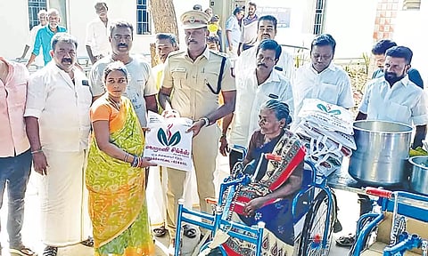 ஆலயம் அறக்கட்டளை சார்பில் மாற்றுத்திறனாளிகளுக்கு 3சக்கர வாகனம் வழங்கபட்டது.