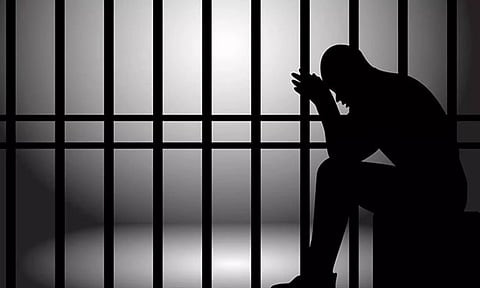 படுக்கை அறை காட்சிகளை சமூக வலைதளங்களில் பரப்பிய 3 பேர் கேரளாவிற்கு தப்பி ஓட்டம்