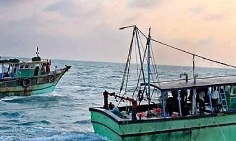 நாகை மீனவர்களை தாக்கிய இலங்கை கடல் கொள்ளையர்கள் 46 பேர் மீது வழக்கு பதிவு- போலீசார் நடவடிக்கை