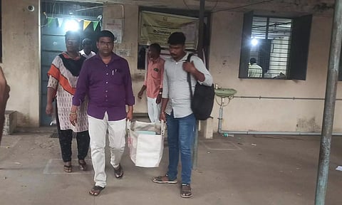 மயிலம் சார் பதிவாளர் அலுவலகத்தில் லஞ்ச ஒழிப்புத் துறையினர் நள்ளிரவு வரை சோதனை