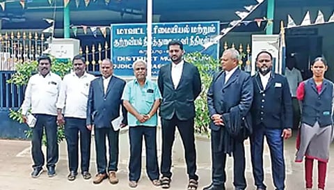 வாழப்பாடியில் ஆர்ப்பாட்டத்தில் கலந்து கொண்ட வக்கீல்கள்.