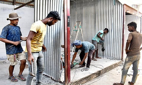 தற்காலிக ஜவுளி கடைகள் அமைக்கும் பணி தீவிரம்