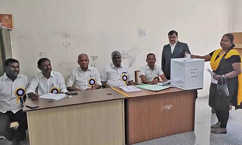 சேமநல நிதி கமிட்டி உறுப்பினர்களுக்கான தேர்தல் நடைபெற்ற காட்சி.