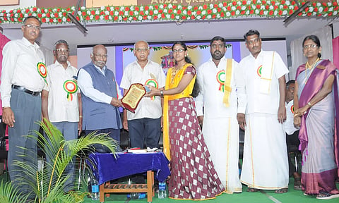 ஆண்டுவிழாவில் கலந்து கொண்டவர்களை படத்தில் காணலாம்.
