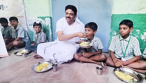 காலை உணவு விரிவாக்க திட்டத்தை மணிமாறன் தொடங்கி வைத்தார்