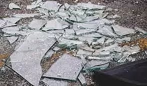 கண்ணாடி துகள்களை விழுங்கிய கைதி