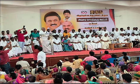 விழுப்புரம் வடக்கு மாவட்ட தி.மு.க. செயற்குழு கூட்டத்தில் அமைச்சர் செஞ்சி மஸ்தான் பேசியபோது எடுத்தபடம்.