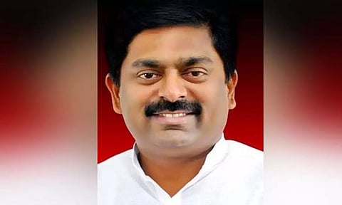 மேயர் தினேஷ்குமார்.