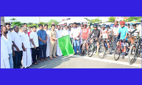 சைக்கிள் போட்டியை போலீஸ் சூப்பிரண்டு சிவபிரசாத் தொடங்கி வைத்தார்.