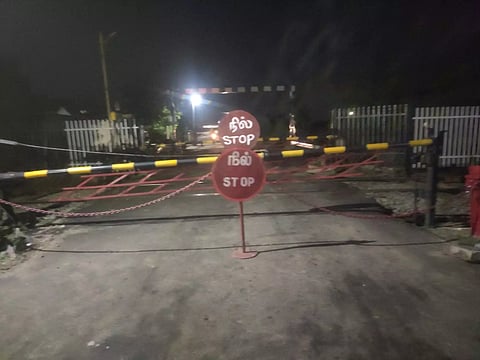 மங்காசோளிபாளையம் ரயில்வே கேட் பழுது