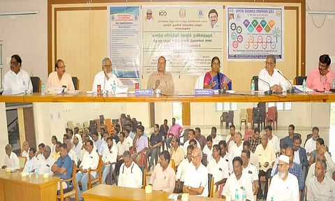 முதல் தலைமுறை தொழில் முனைவோருக்கு முதலீட்டு கழகம் கடன் உதவிகளை வழங்குகிறது
