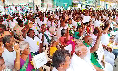 ஜவ்வரிசி ஆலை தொடங்க எதிர்ப்பு தெரிவித்து சேலத்தில் விவசாயிகள் உண்ணாவிரதம்