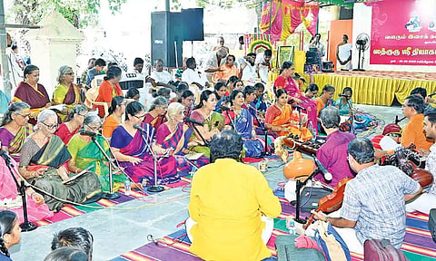 கும்பகோணத்தில் தியாகபிரம்ம இசை விழா நடந்தது.